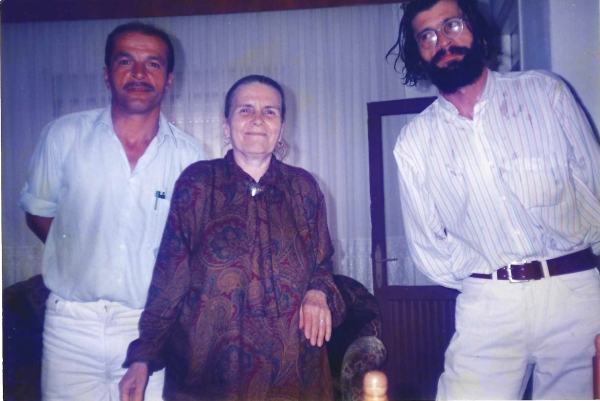 1999, Annesi Nebile hanım ve ağabeyi Emir